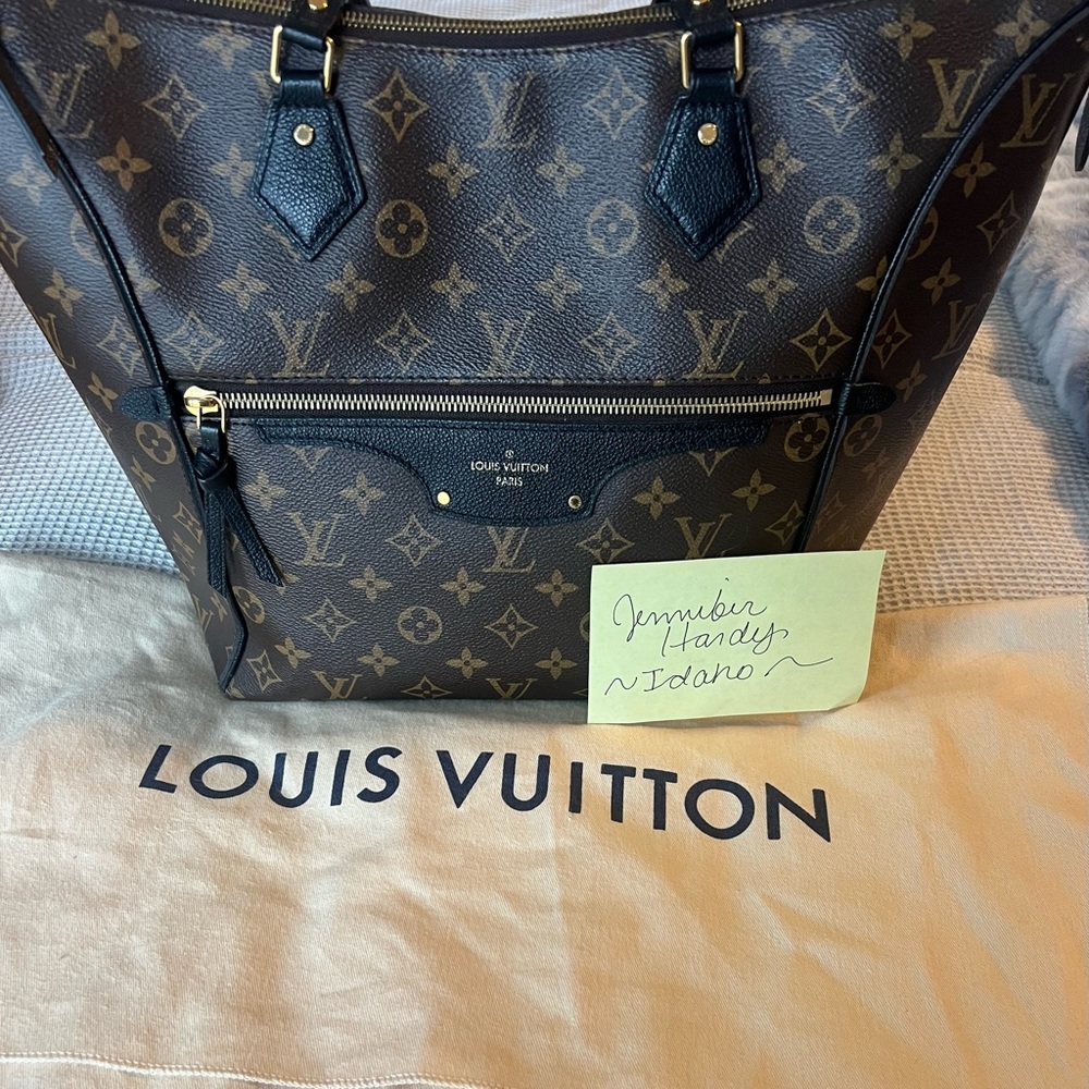 Authentic Louis Vuitton Tournelle MM Monogram Canvas Handbag, (neverfull size)